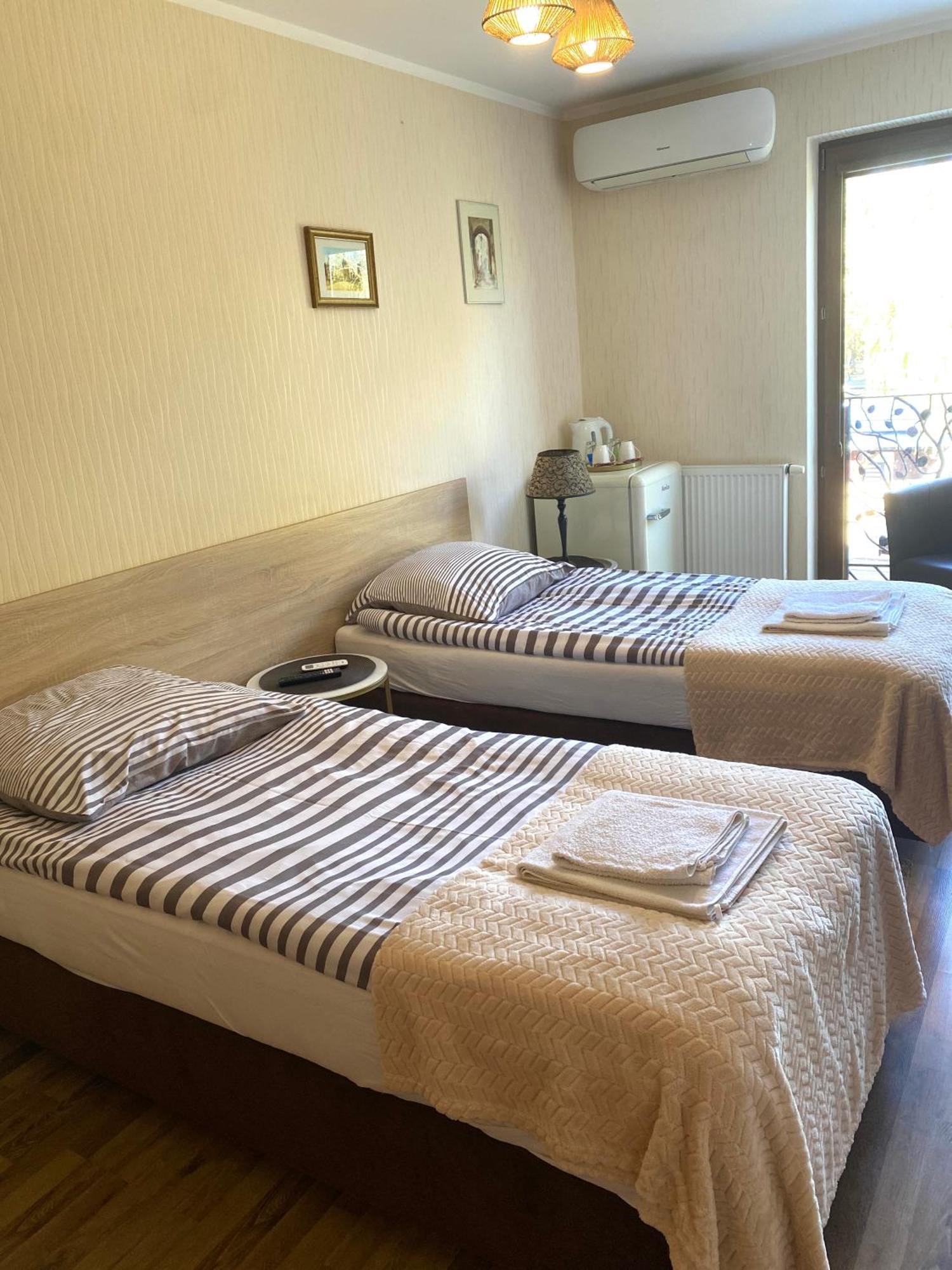 Pokoje Goscinne Pod Jabloniami Augustów Exteriör bild