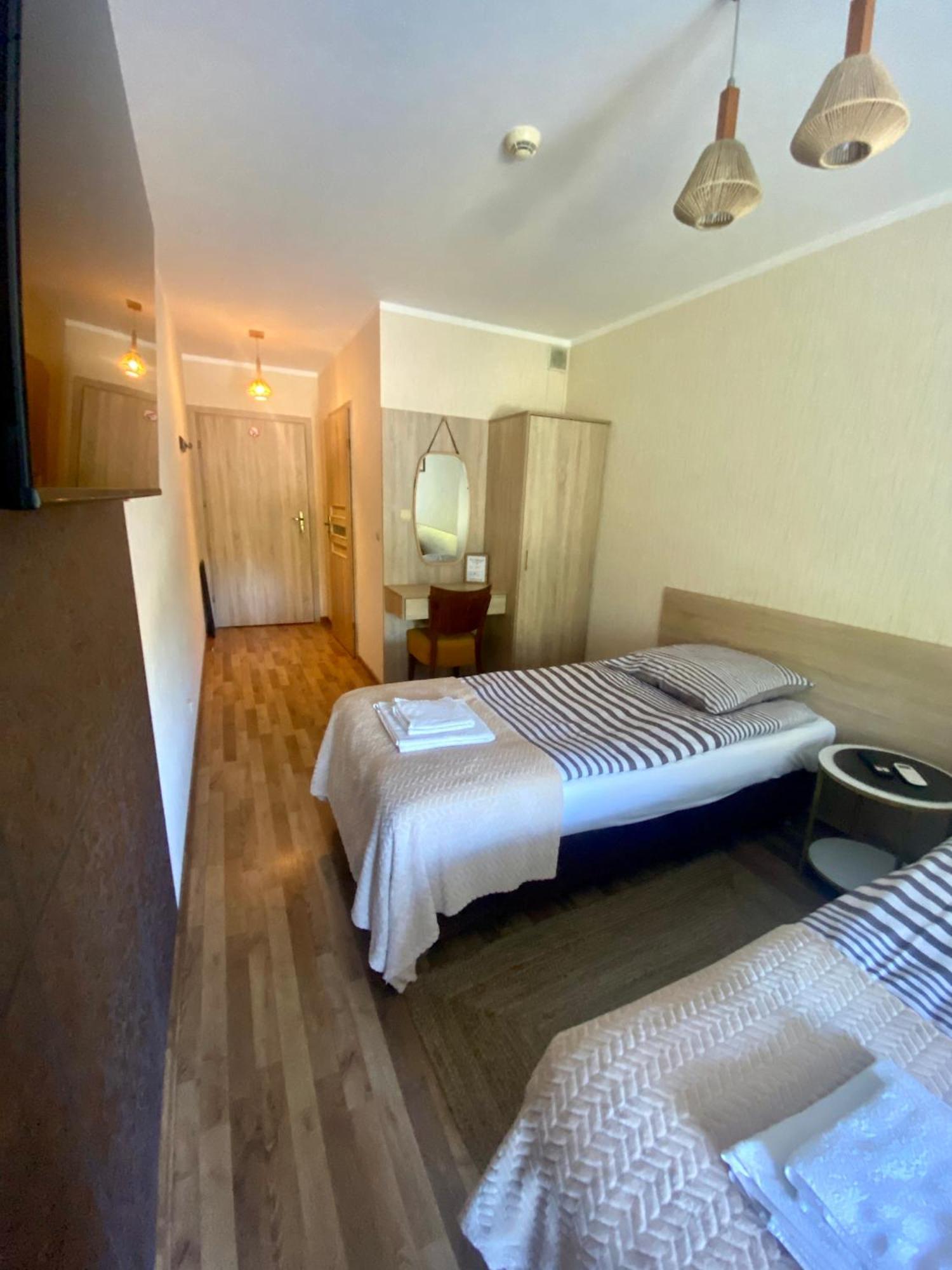 Pokoje Goscinne Pod Jabloniami Augustów Exteriör bild